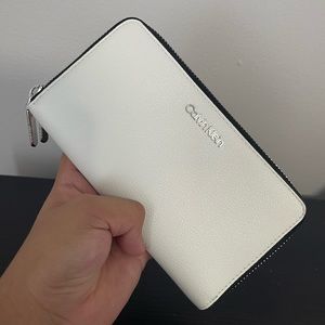 Calvin Klein White Zip Around Clutch Wallet [Brand New]
